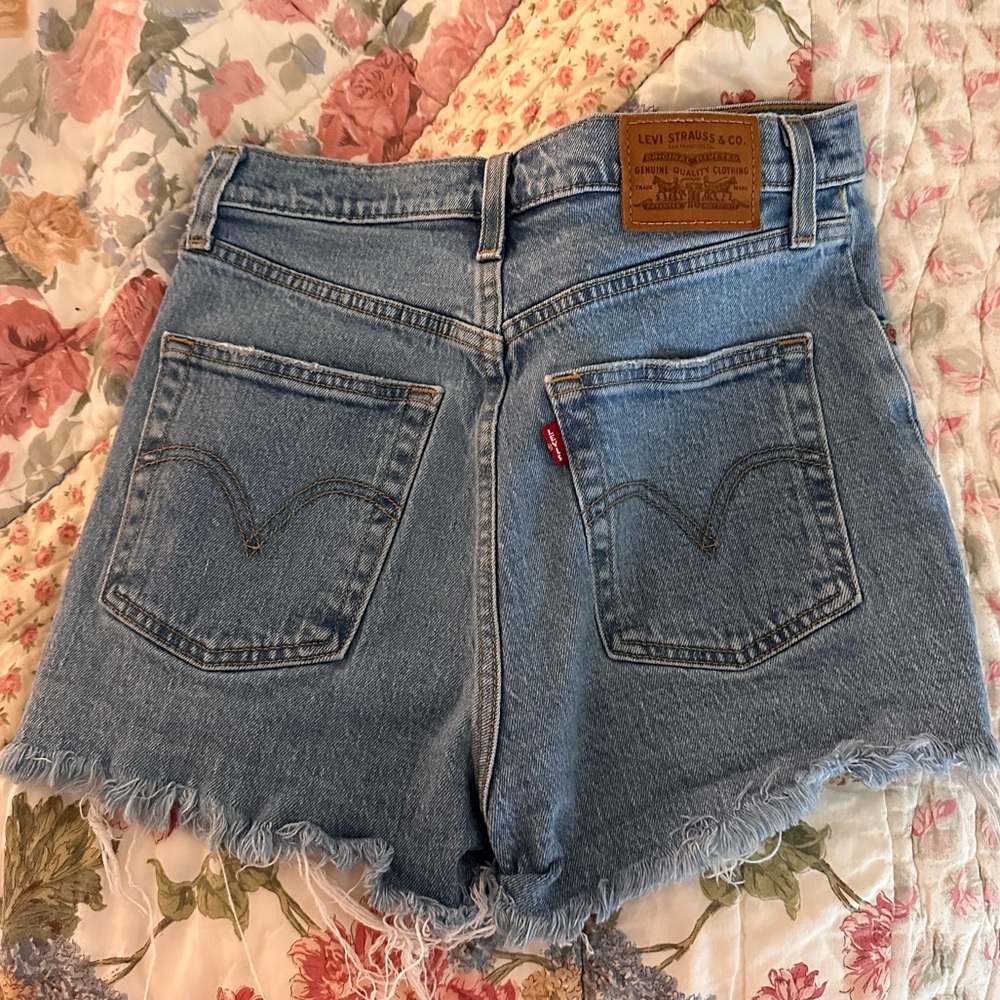 Levi Premium Demin Ribcage Jean Shorts.